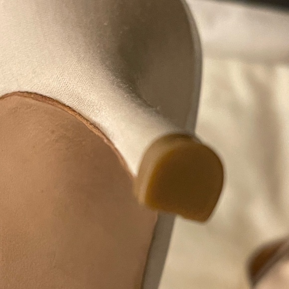 Badgley Mischka Embelished peep toe 3 inch heels in champagne satin - Picture 5 of 7